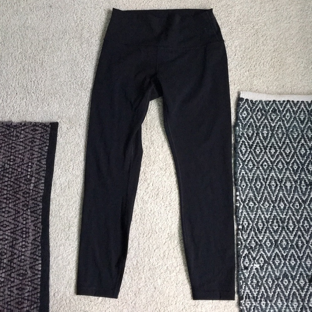 WUNDER UNDER LULULEMON LEGGINGS. S 8. 7/8 LENGTH